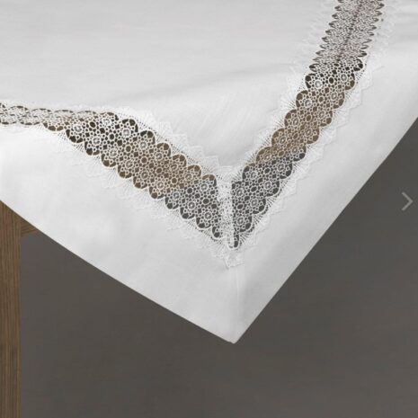 414879_moderny-obrus-verona-v-krasnom-prevedeni